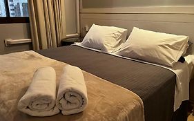 Quarto em hotel na Rua Gomes de Carvalho